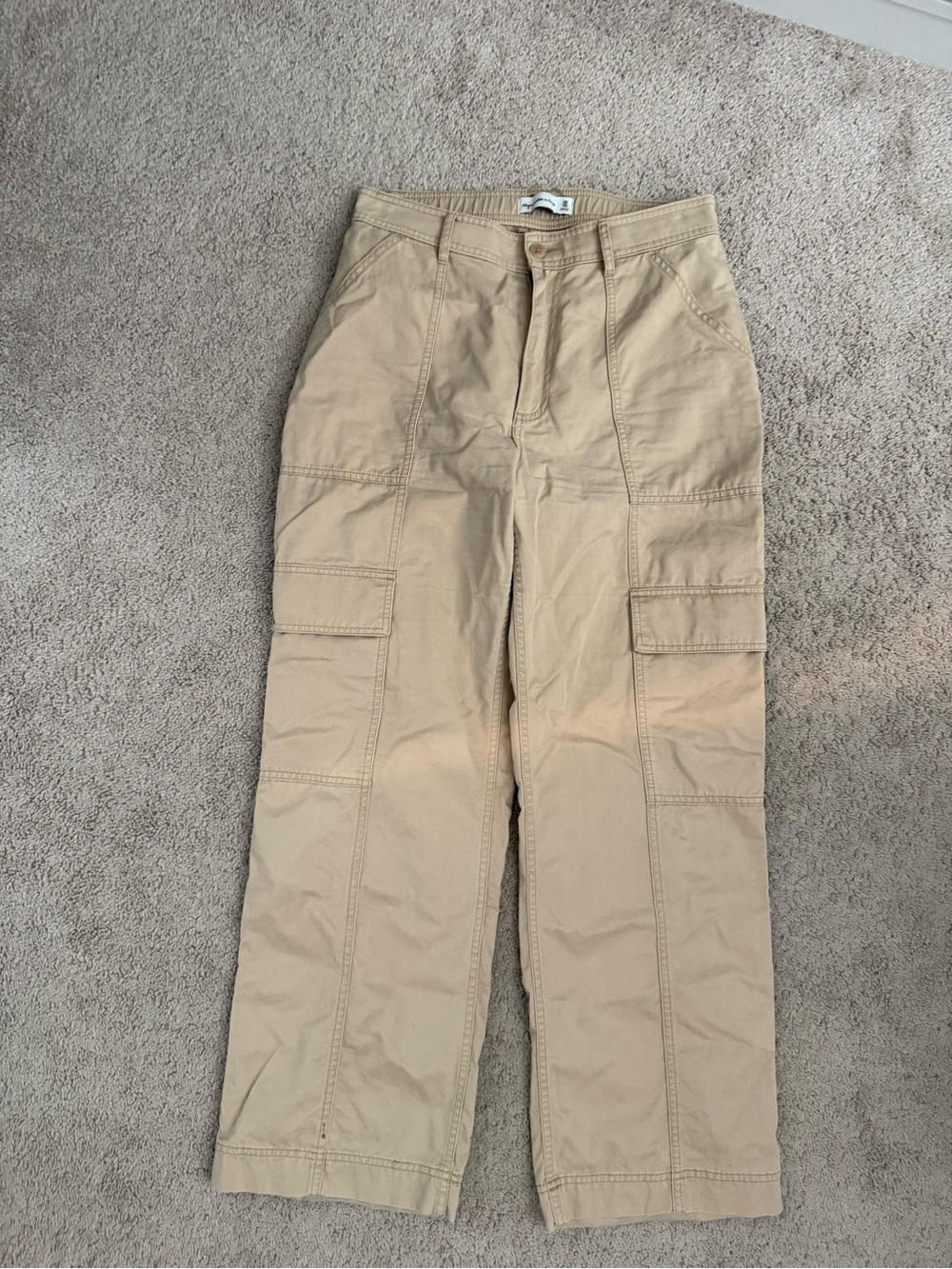 Women’s Abercrombie and Fitch Khaki Cargo Pants - Beige Utility Style